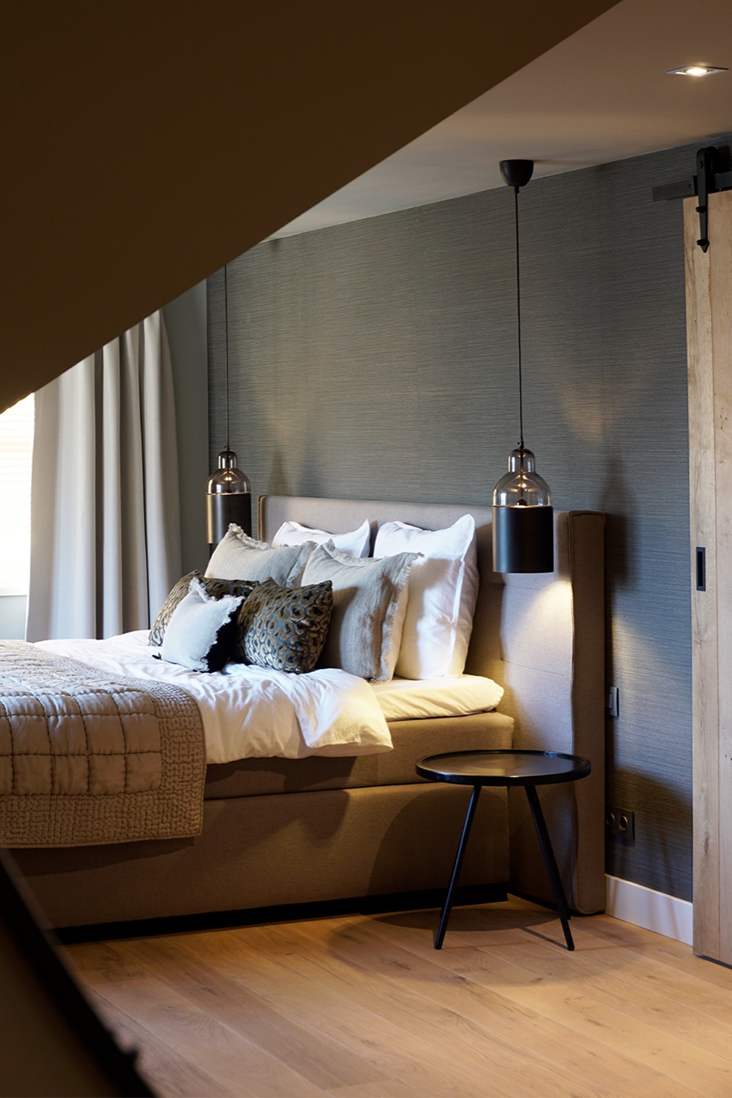 Sarmad-Khan-Bedroom-2