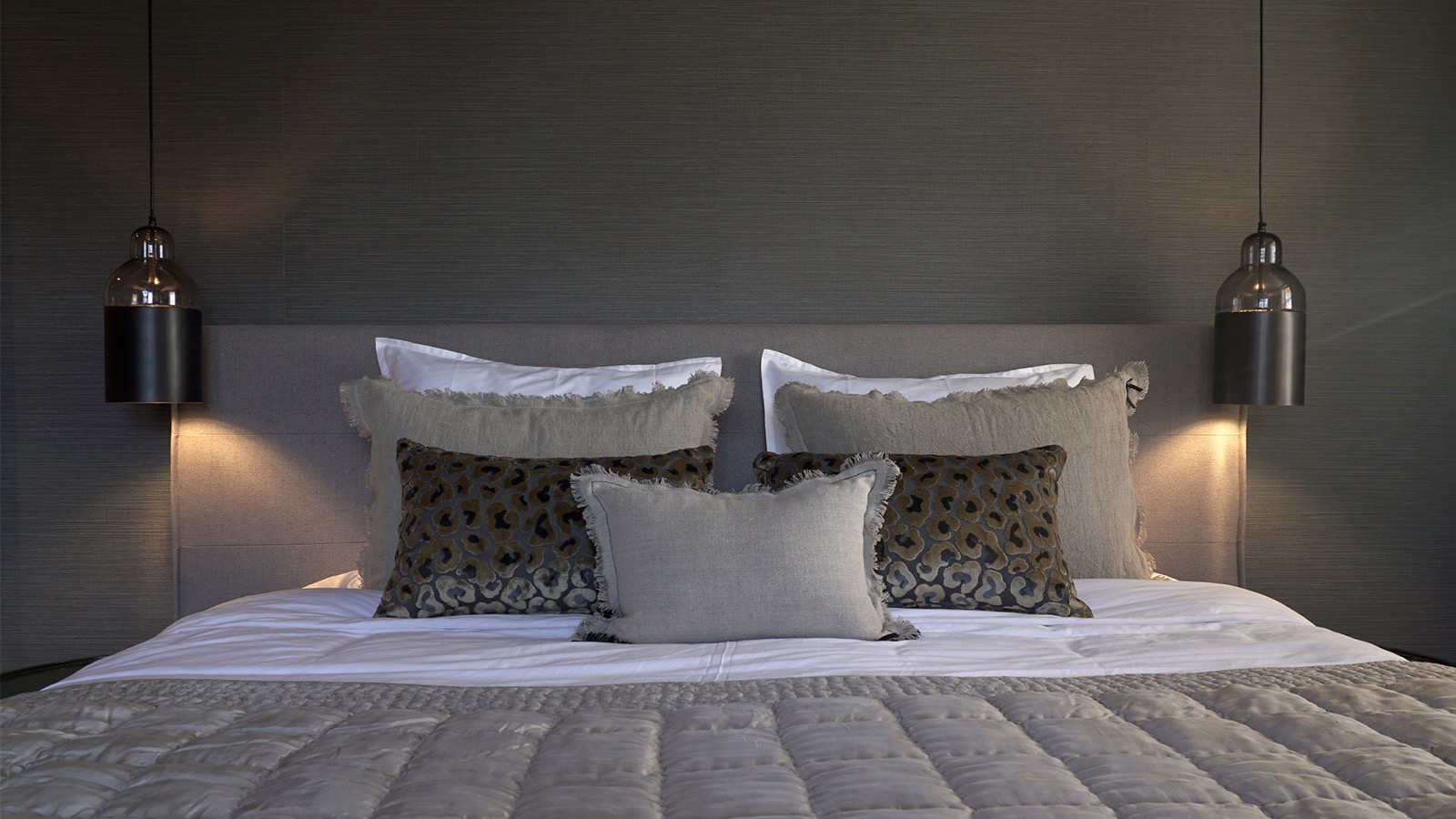 Sarmad-Khan-Bedroom-3