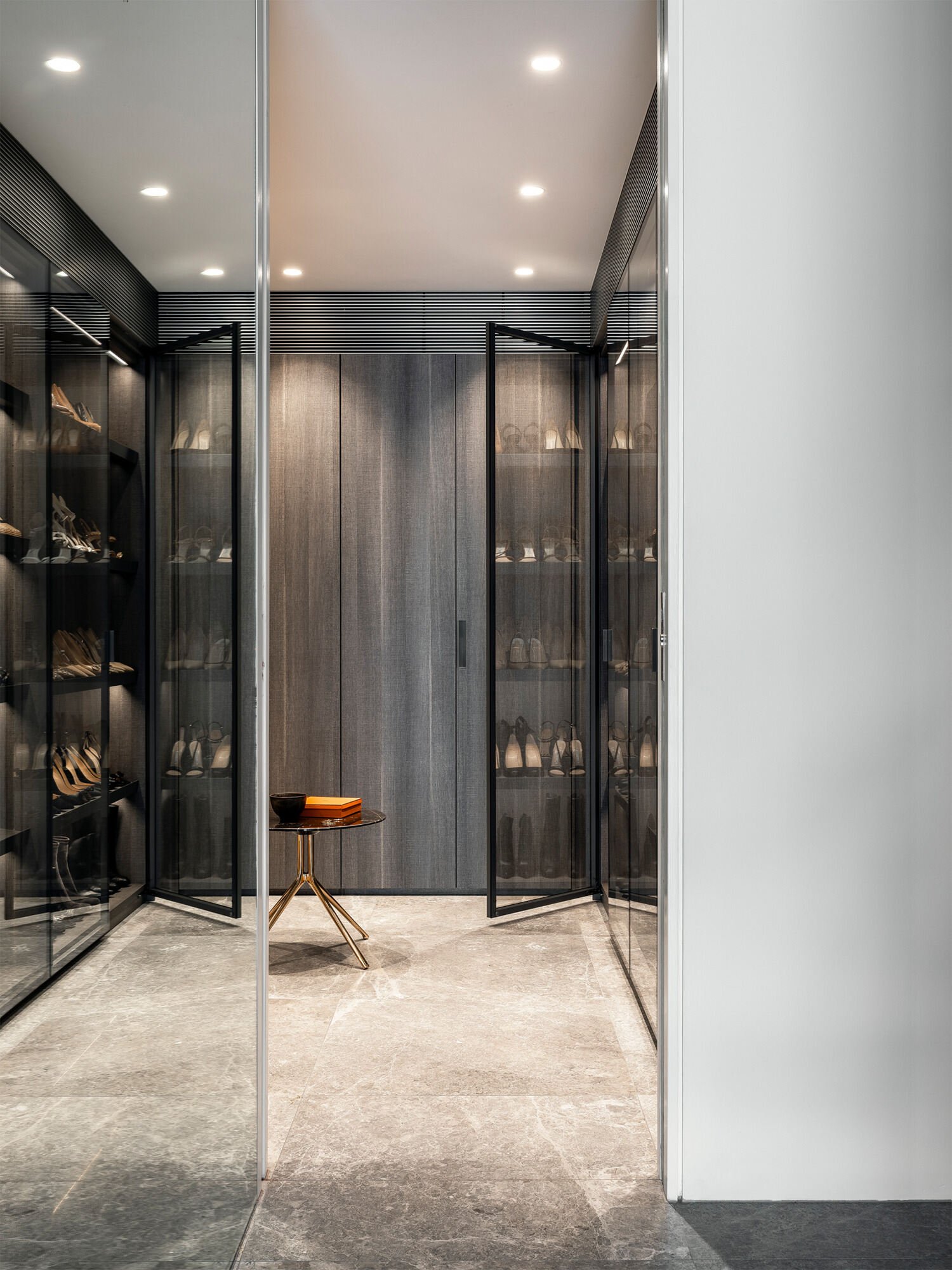 River House Sarah A, Walk-in wardrobe (2)